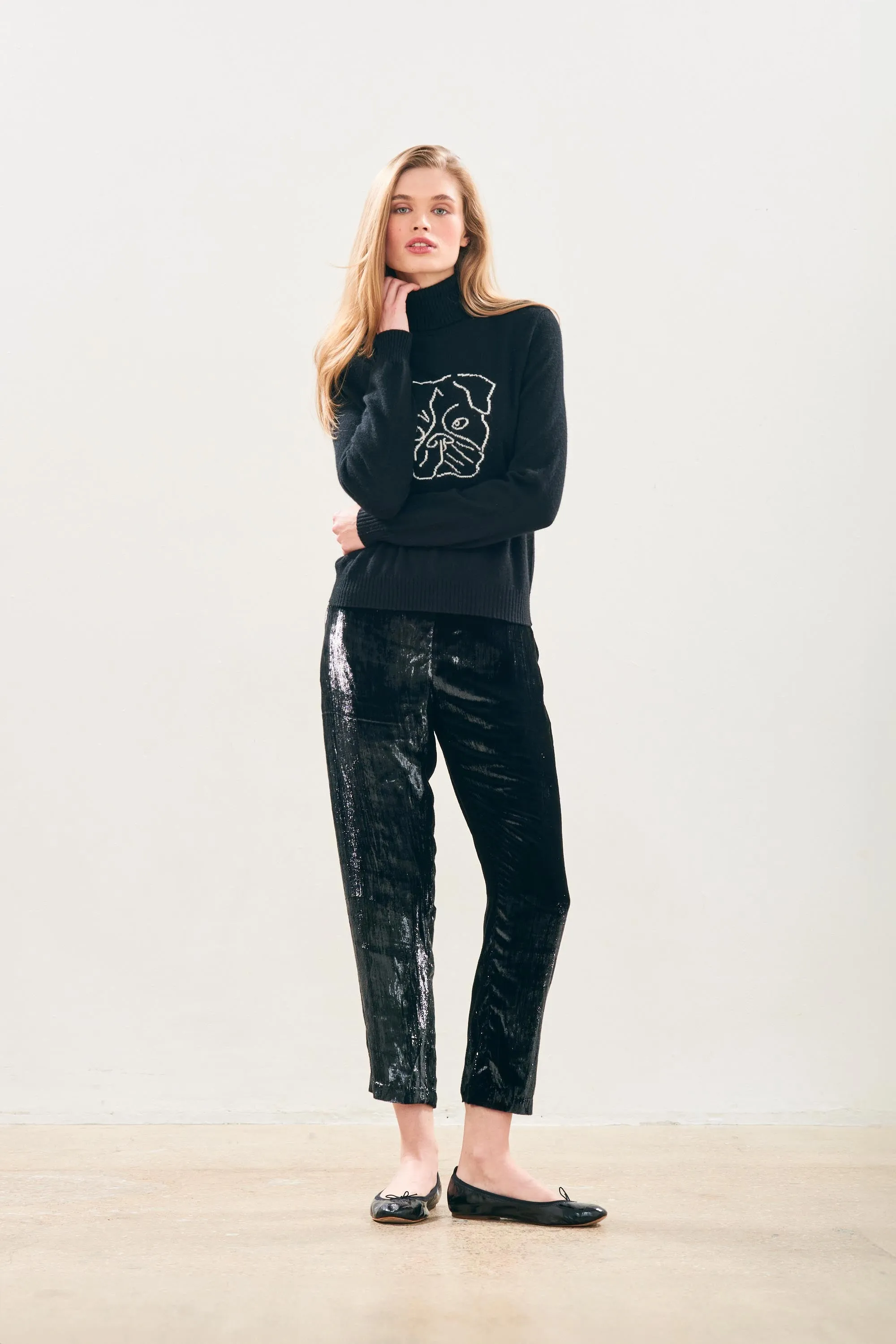 Cashmere Gloria Roll Neck in Black and Cream