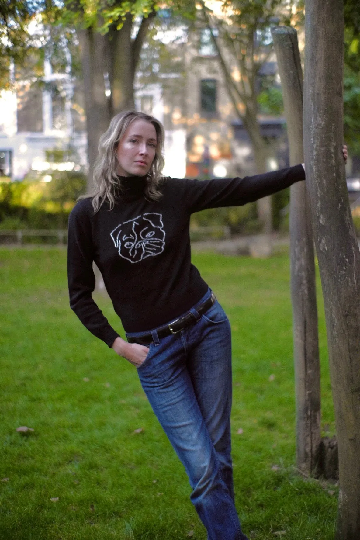 Cashmere Gloria Roll Neck in Black and Cream