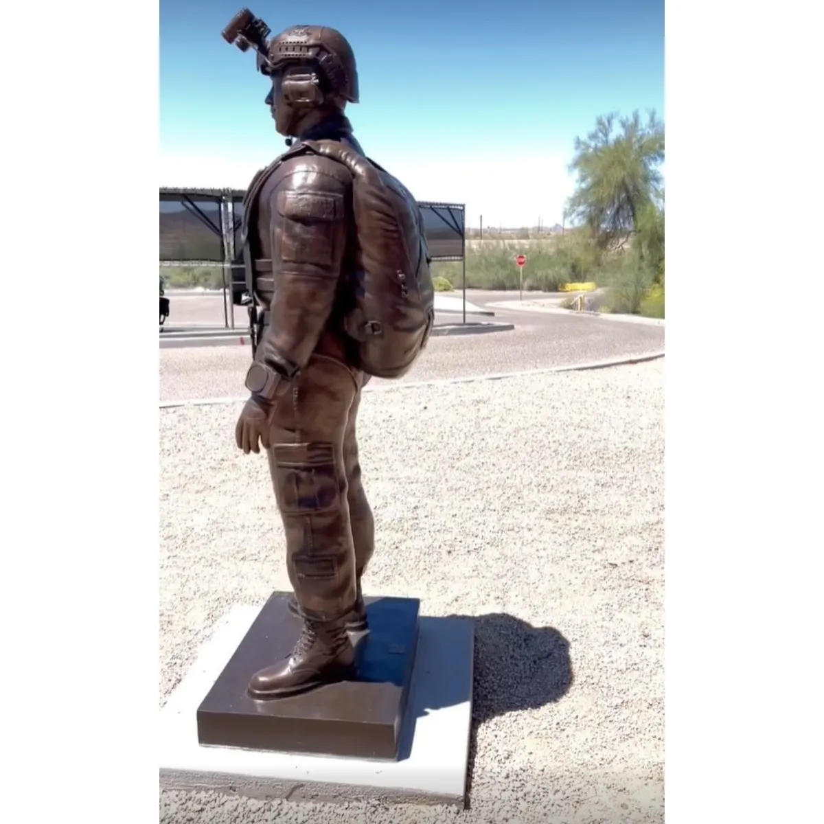 Freefall Jumper Soldier Statue