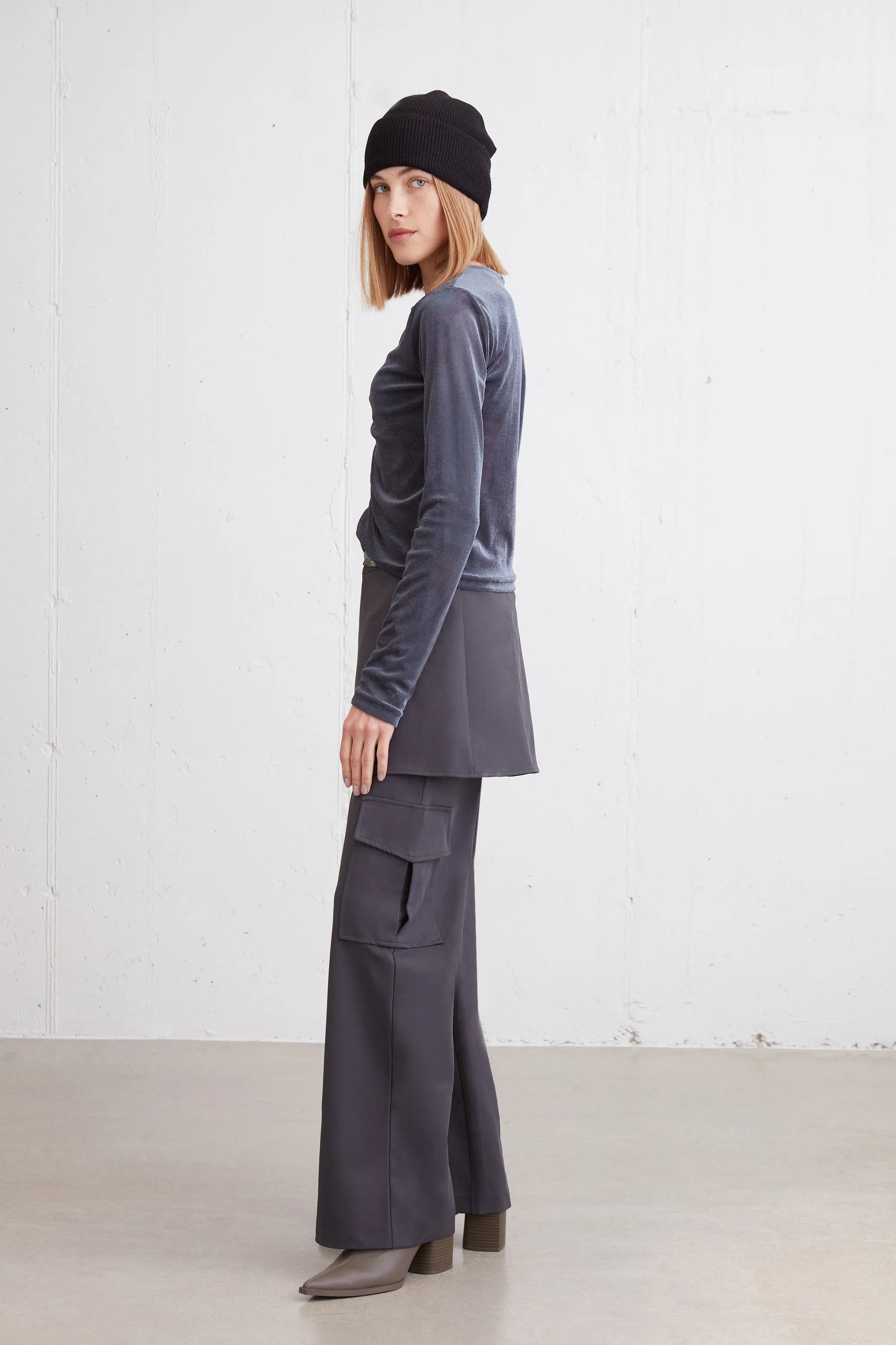 SHINY TOP WITH FRONT GATHER DETAIL