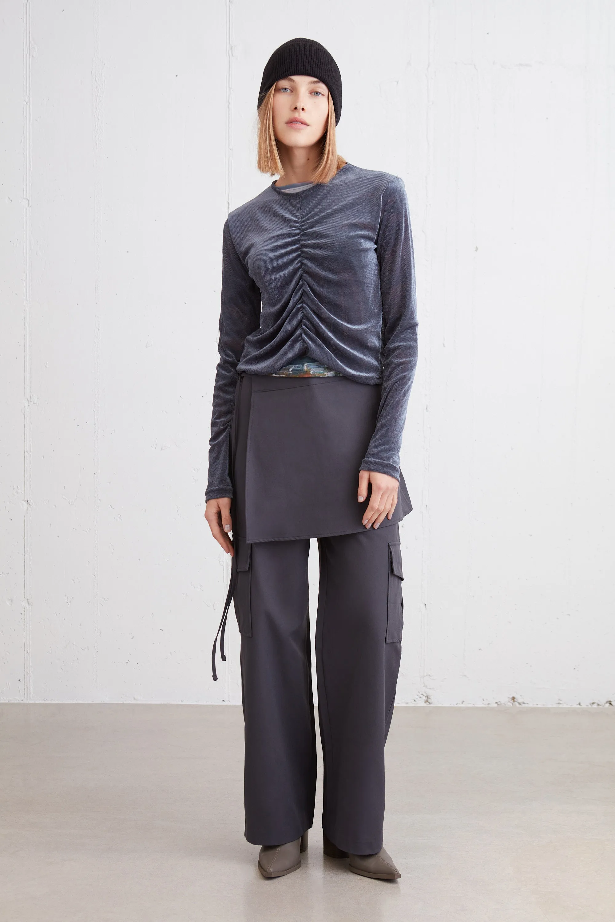 SHINY TOP WITH FRONT GATHER DETAIL