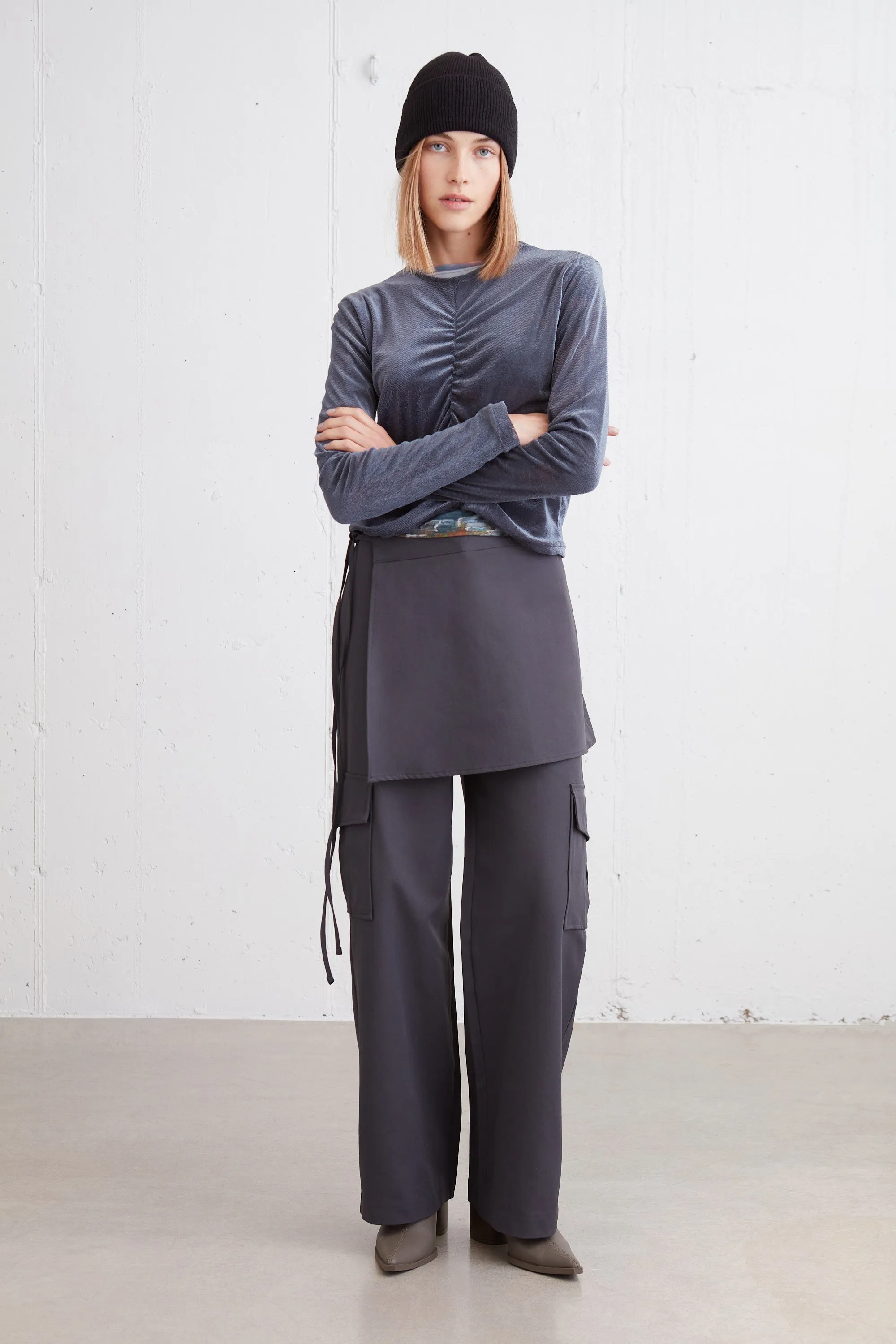 SHINY TOP WITH FRONT GATHER DETAIL