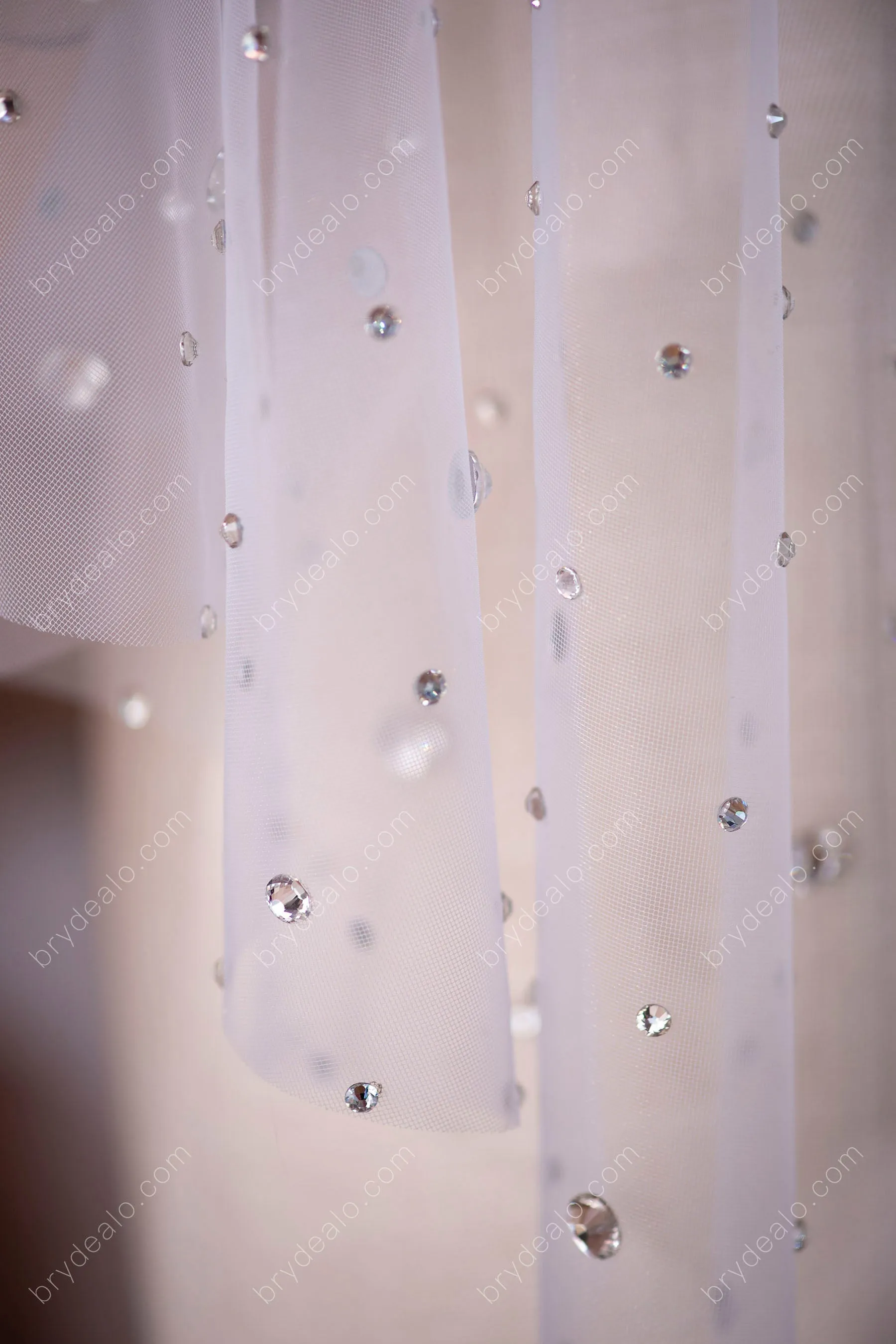 Trendy Shiny Rhinestones Tulle Bridal Cape
